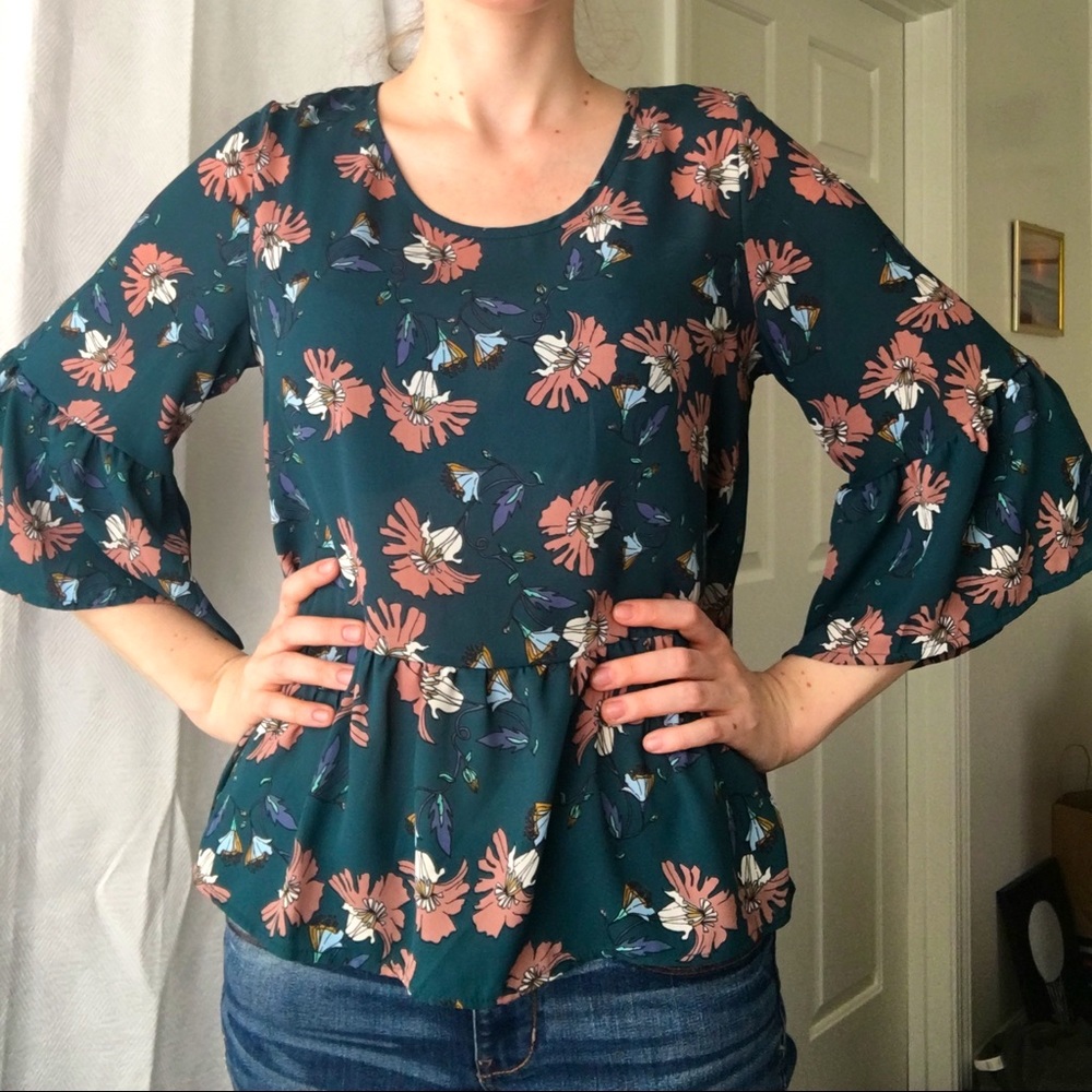Floral top with ruffled sleeves